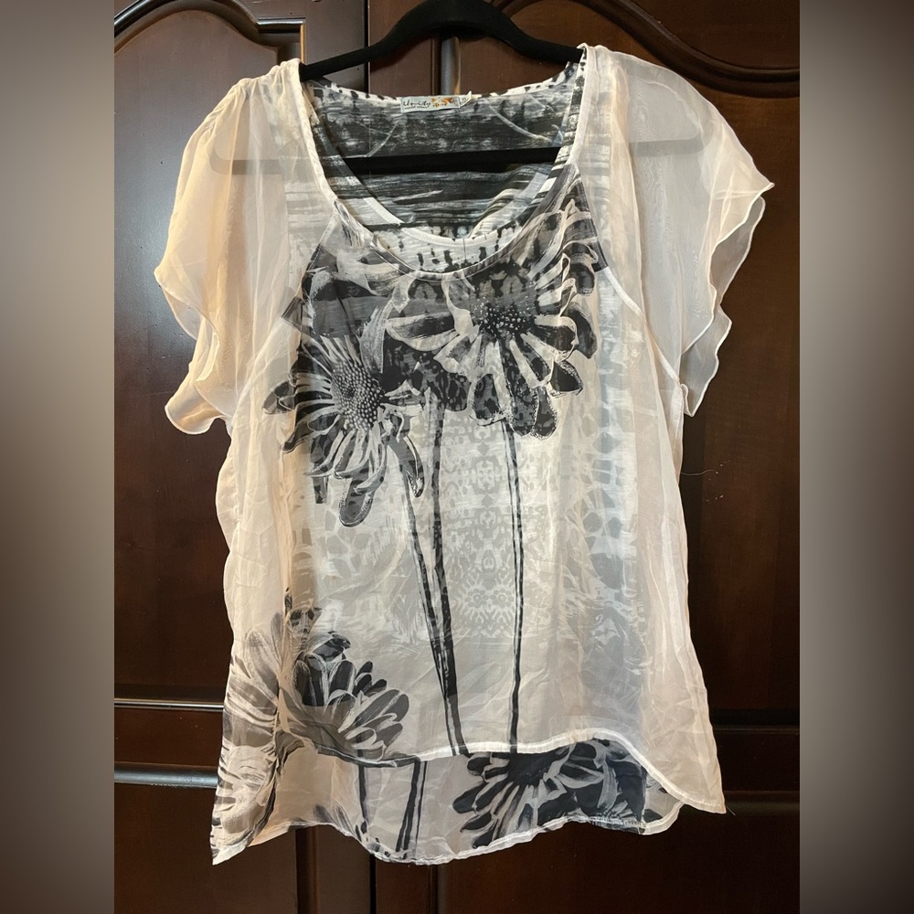 🖤Chic Sheer Floral Blouse